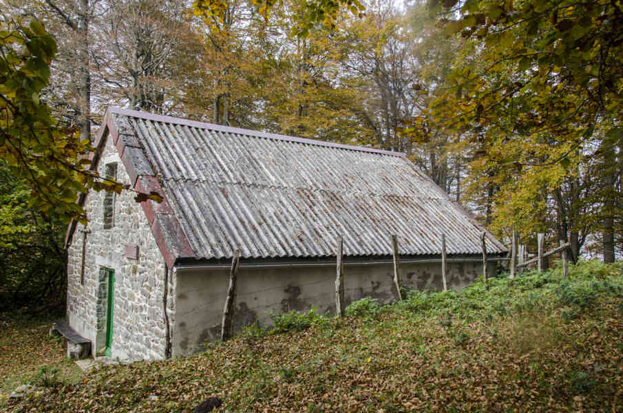 Comunidad Foral de Navarra 106 - Selva de Irati - ermita de San Esteban.jpg